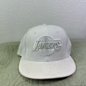 New era Los Angeles lakers 7 1/4in  57.7cm